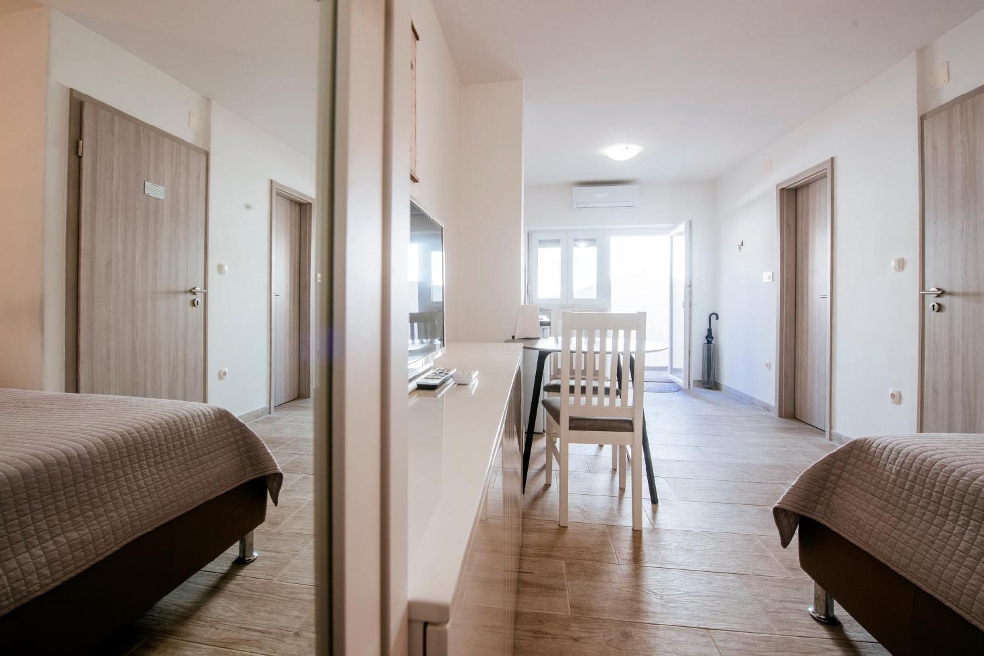 Apartmani Ema 자다르 외부 사진